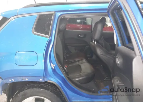 2018 Jeep Compass Latitude 4X4 z USA, uszkodzony, nr VIN 3C4NJDBBXJT202289